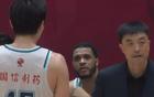 浙江勝青島，裁判搶鏡，楊瀚森六犯兩分，球迷不滿。